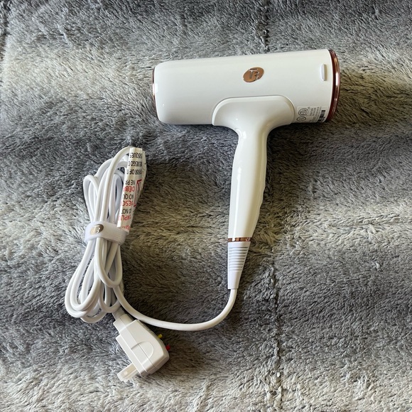 T3 Cura hair dryer - Picture 2 of 5
